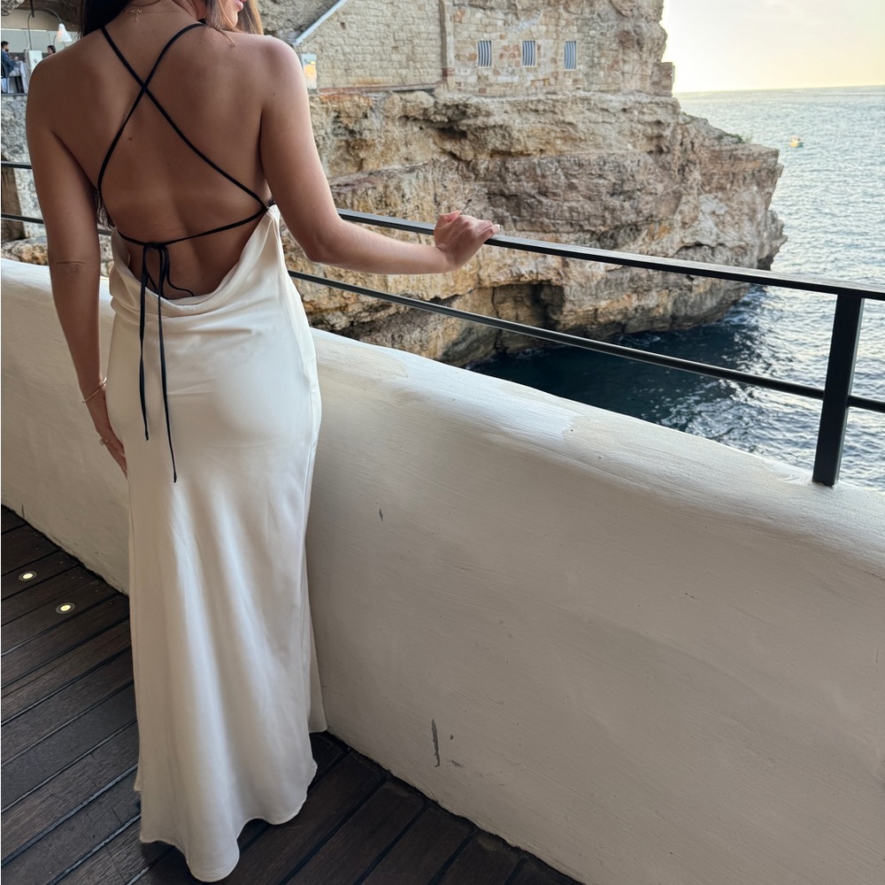 Meshki White Backless Dress - Picture 2 of 2